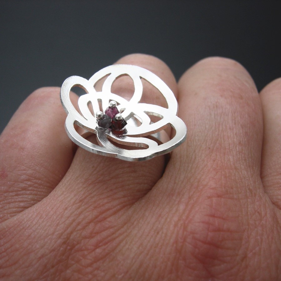 Floral scribble ring in silver and garnet beads