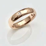 Hammered rose gold band in all its simplicity