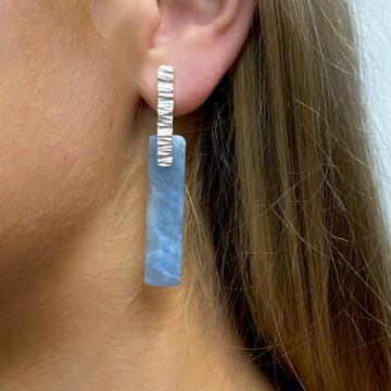 Pendulum earring on ear with the Aquamarine stone