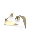 Gold cutting edge earring, simple and modern design