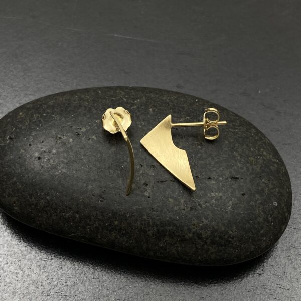 Gold earring cutting edge in small size
